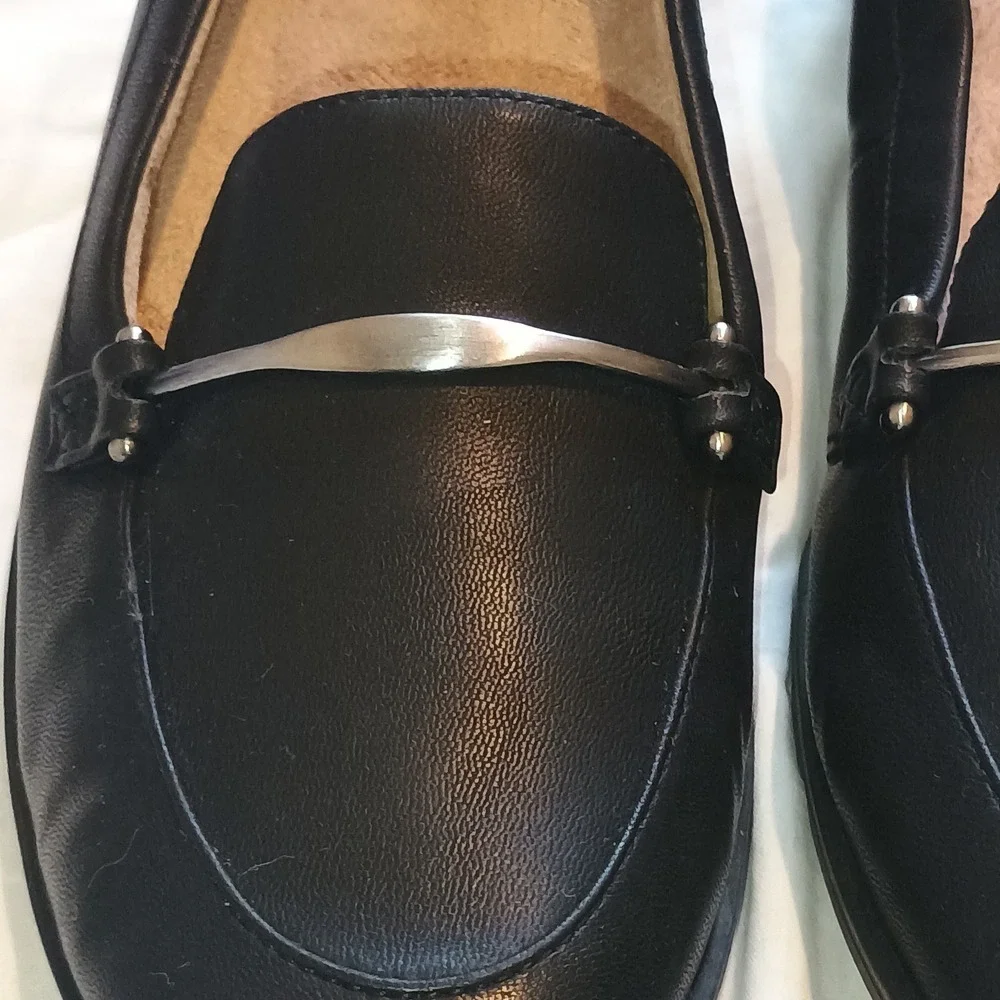 SOUL Naturalizer Black‎ Leather Loafers with Silver Accent Comfortable